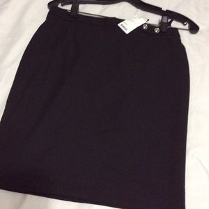 GUCCI Black skirt. CLASSY!!